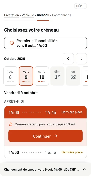 Module Créneau, écran Créneau : raccourci « Première disponibilité », bandeau des jours avec une jauge sous chaque jour, jours fermés barrés, un créneau de l’après-midi retenu pour le client.